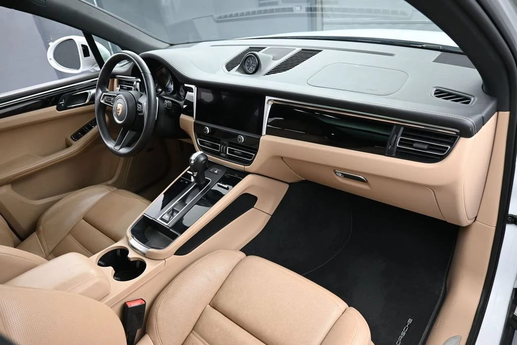 2024 Porsche Macan S interior, Black/Mojave Beige