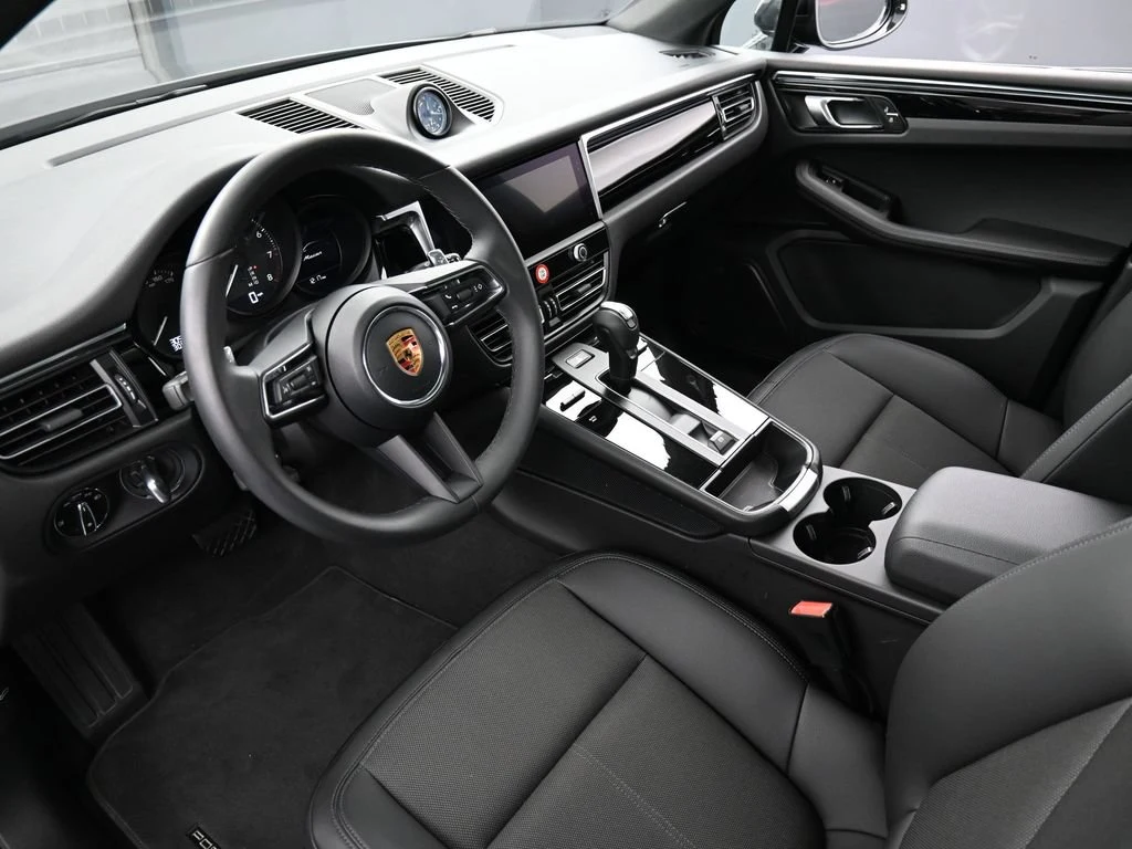 2025 Porsche Macan interior, Black