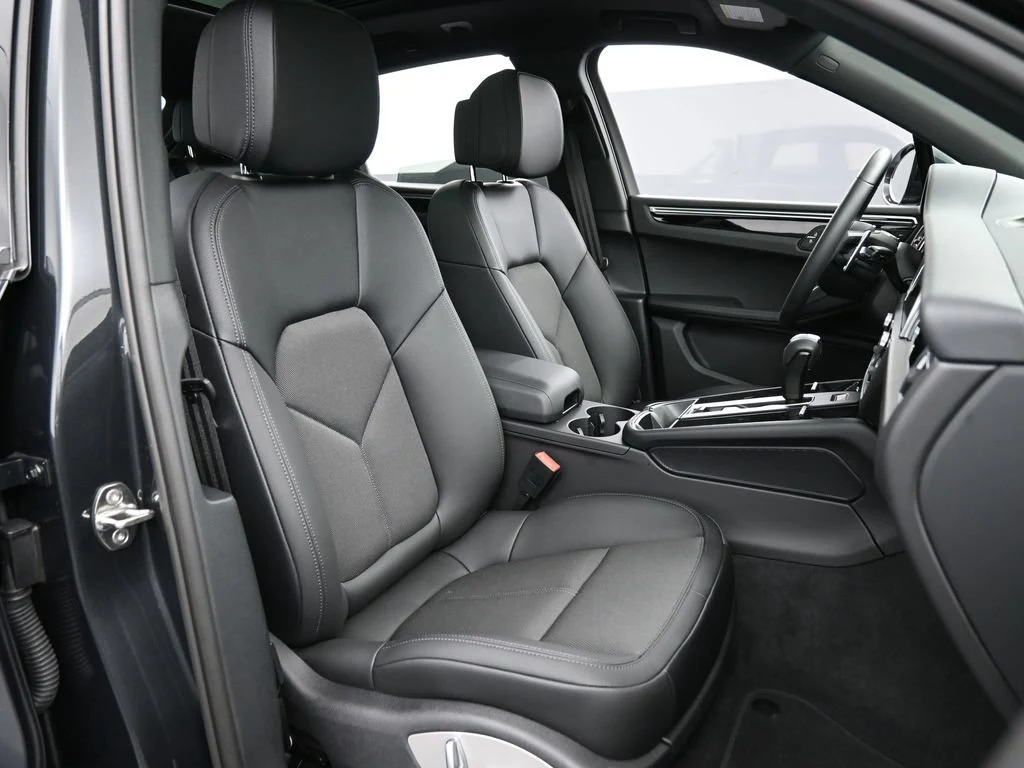 2025 Porsche Macan interior, seats, Black