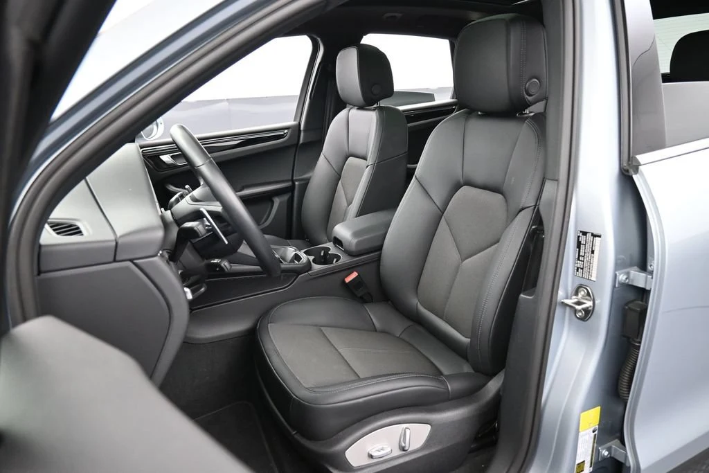 2025 Porsche Macan interior, seats, Black