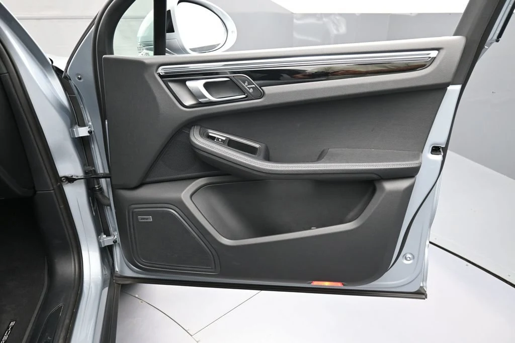 2025 Porsche Macan interior, door panel, Black