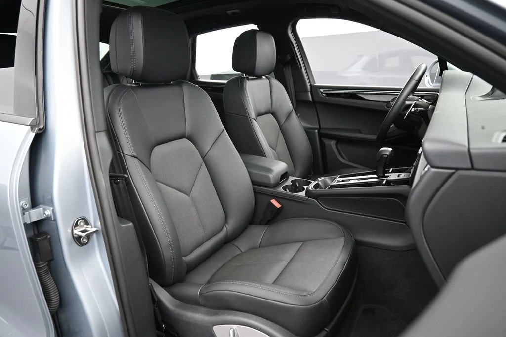2025 Porsche Macan interior, seats, Black