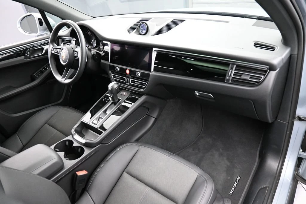 2025 Porsche Macan interior, Black