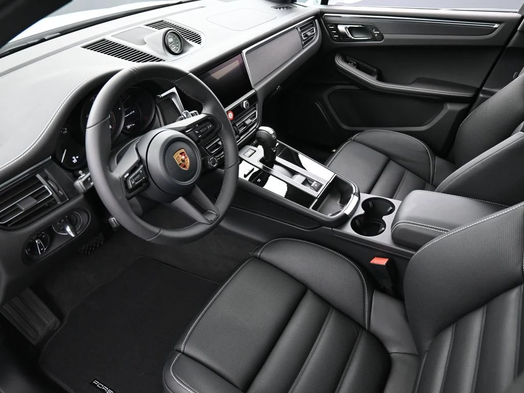 2026 Porsche Macan GTS interior, Black