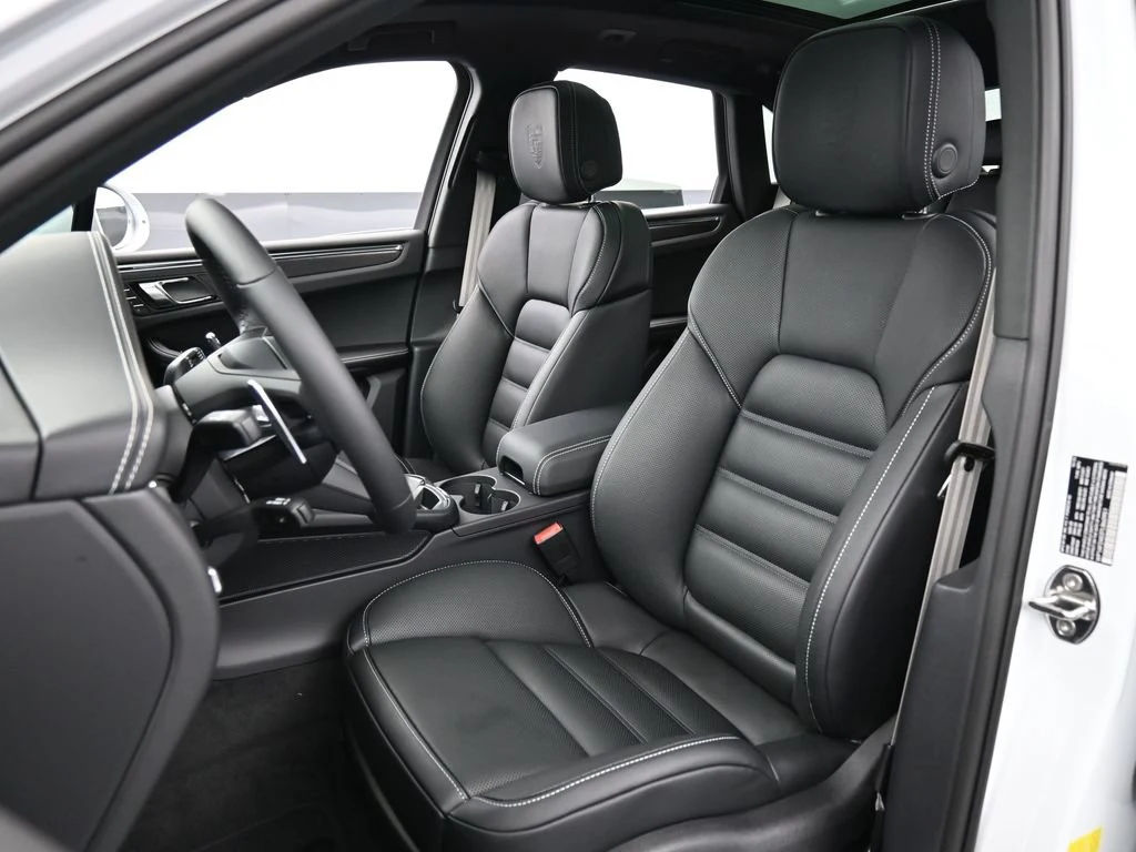 2026 Porsche Macan GTS interior, seats, Black