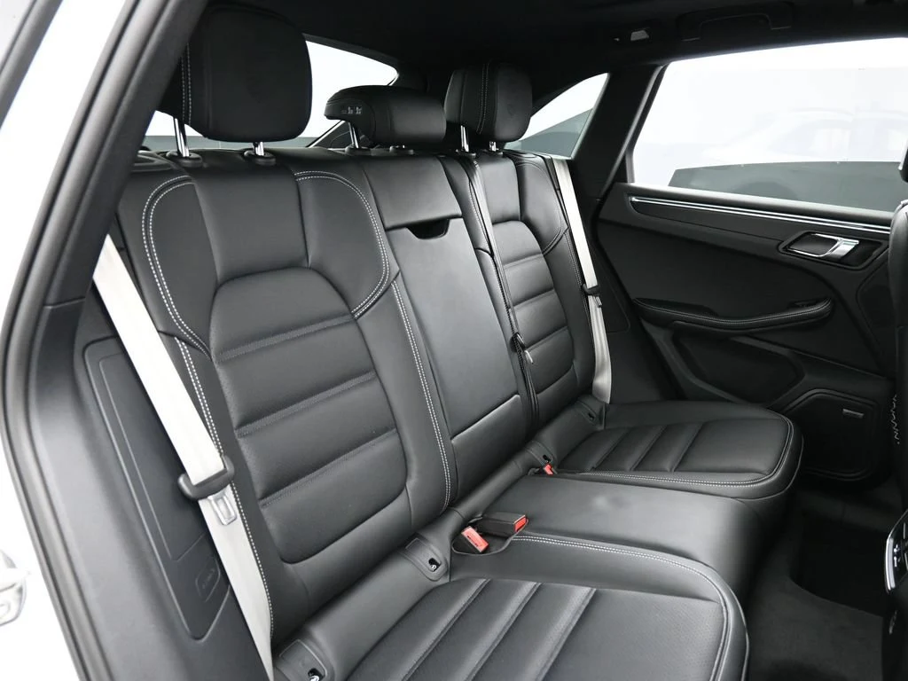 2026 Porsche Macan GTS interior, seats, Black