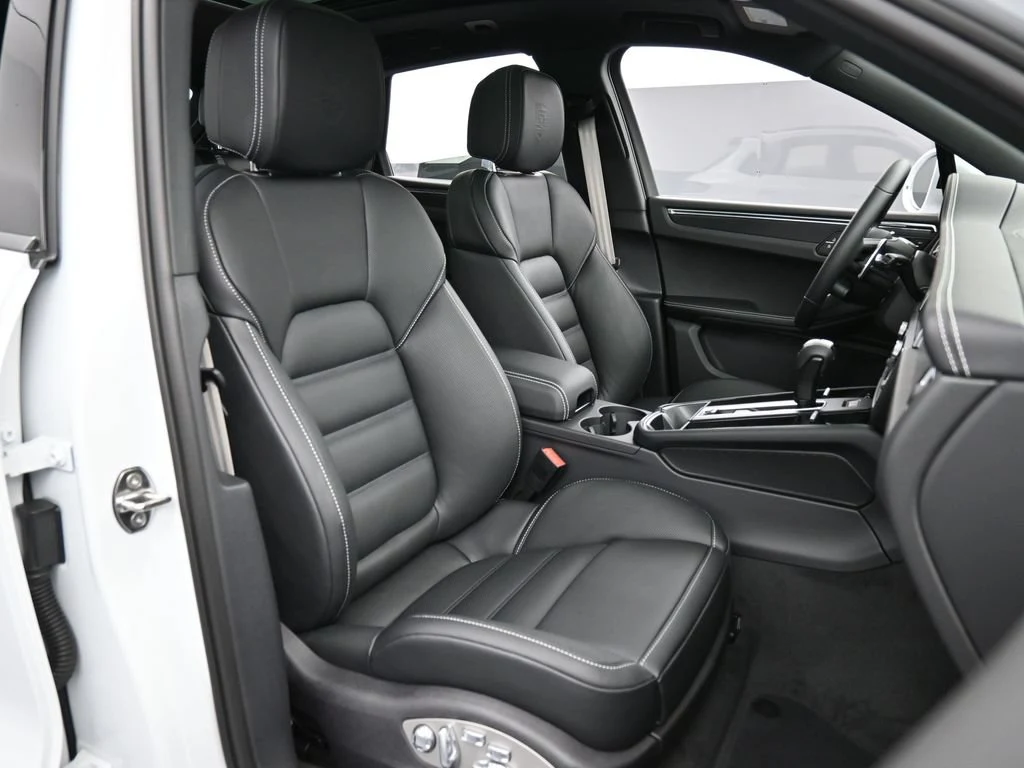 2026 Porsche Macan GTS interior, seats, Black