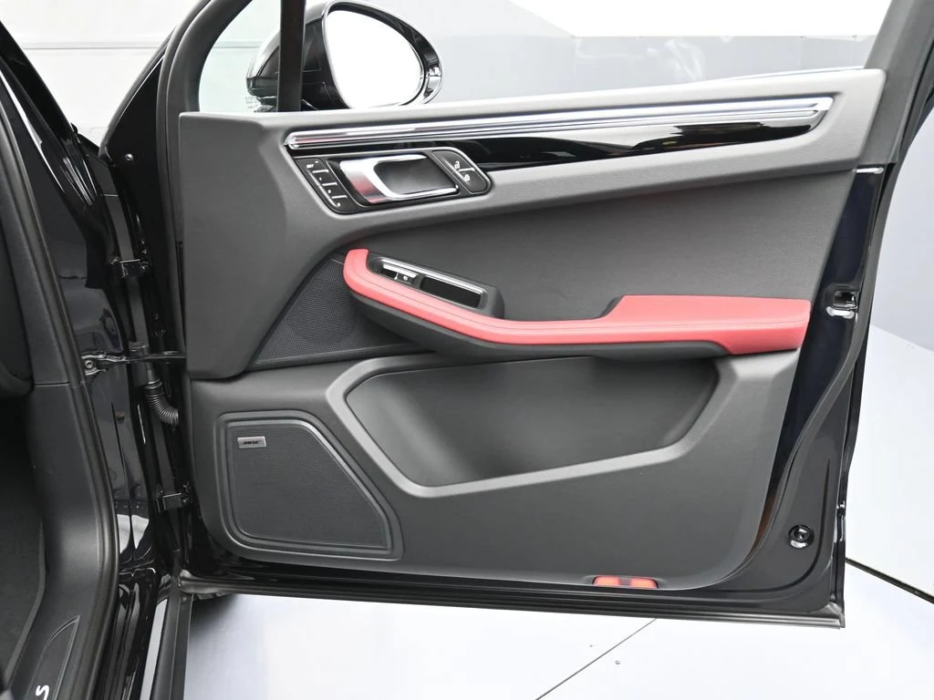 2026 Porsche Macan S interior, door panel, Black/Bordeaux Red