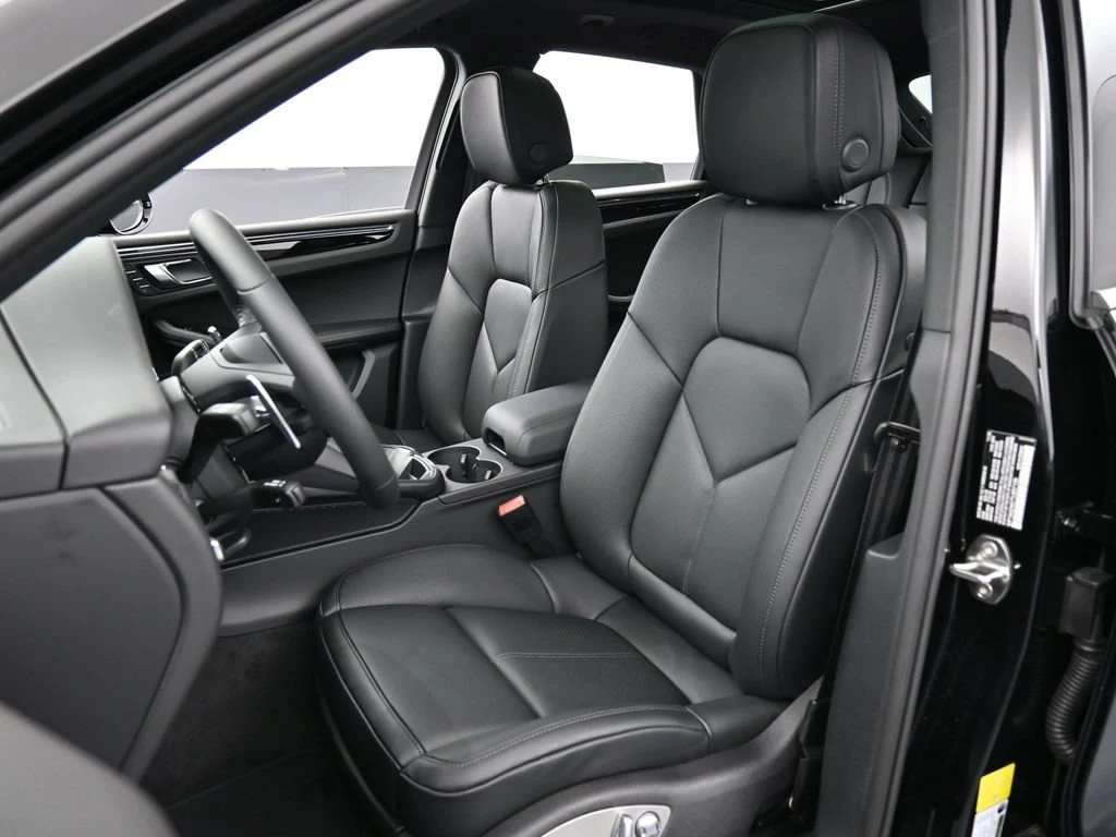 2026 Porsche Macan interior, seats, Black