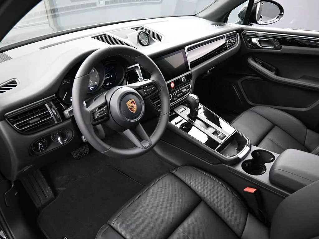 2026 Porsche Macan S interior, dashboard, Black