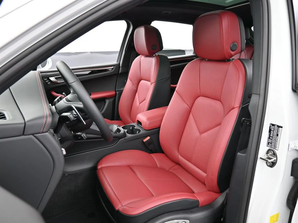 2026 Porsche Macan interior, seats, Black/Bordeaux Red