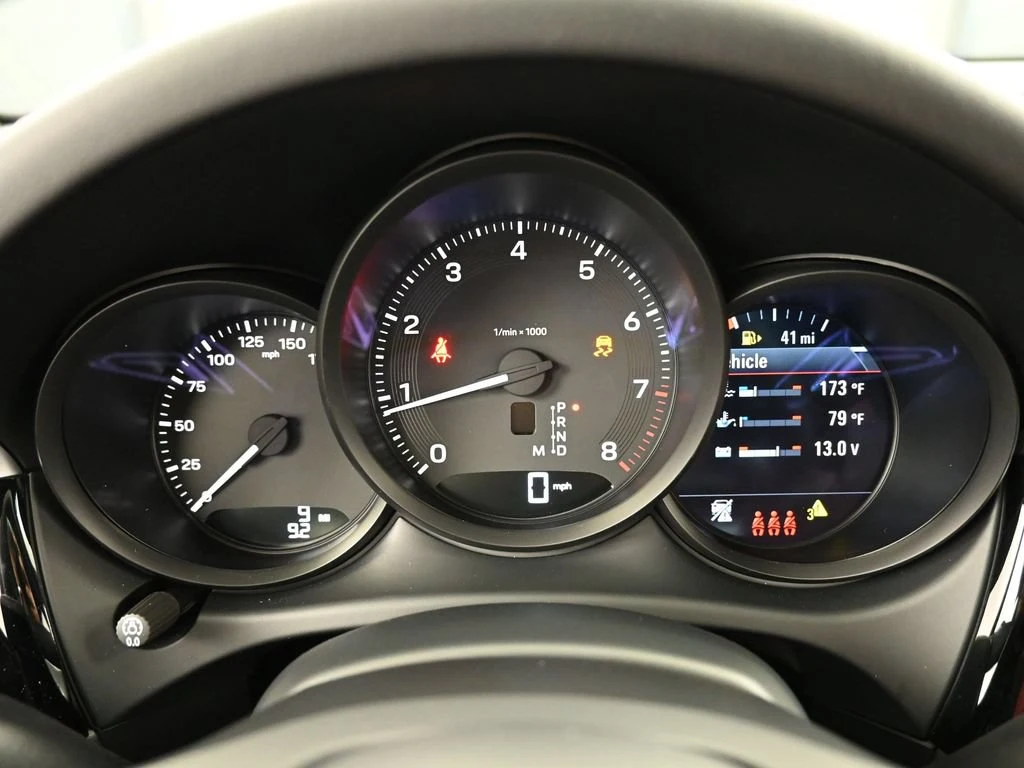 2026 Porsche Macan interior, Black/Bordeaux Red