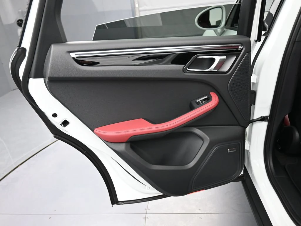 2026 Porsche Macan interior, door panel, Black/Bordeaux Red