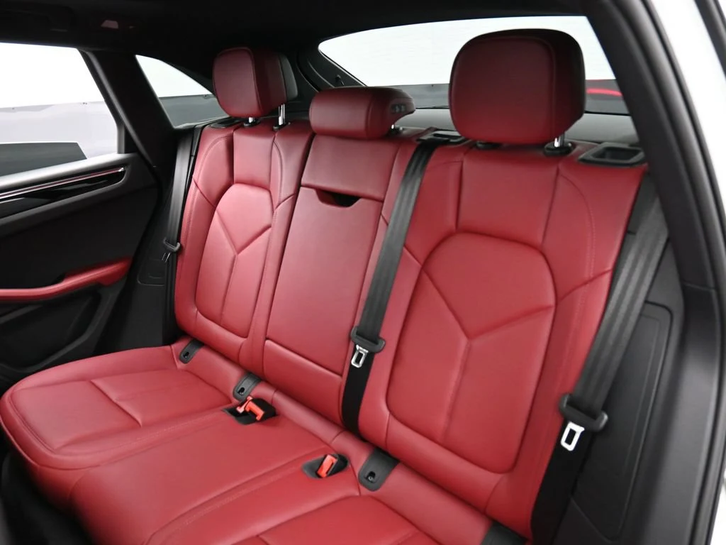 2026 Porsche Macan interior, seats, Black/Bordeaux Red