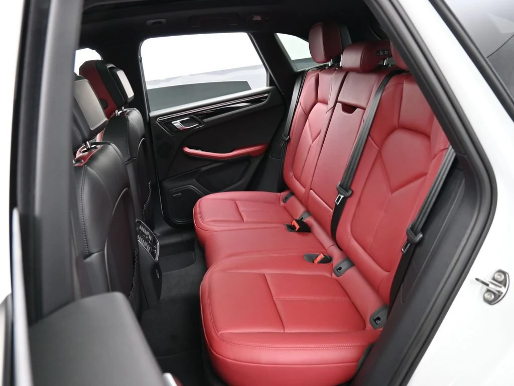 2026 Porsche Macan interior, seats, Black/Bordeaux Red
