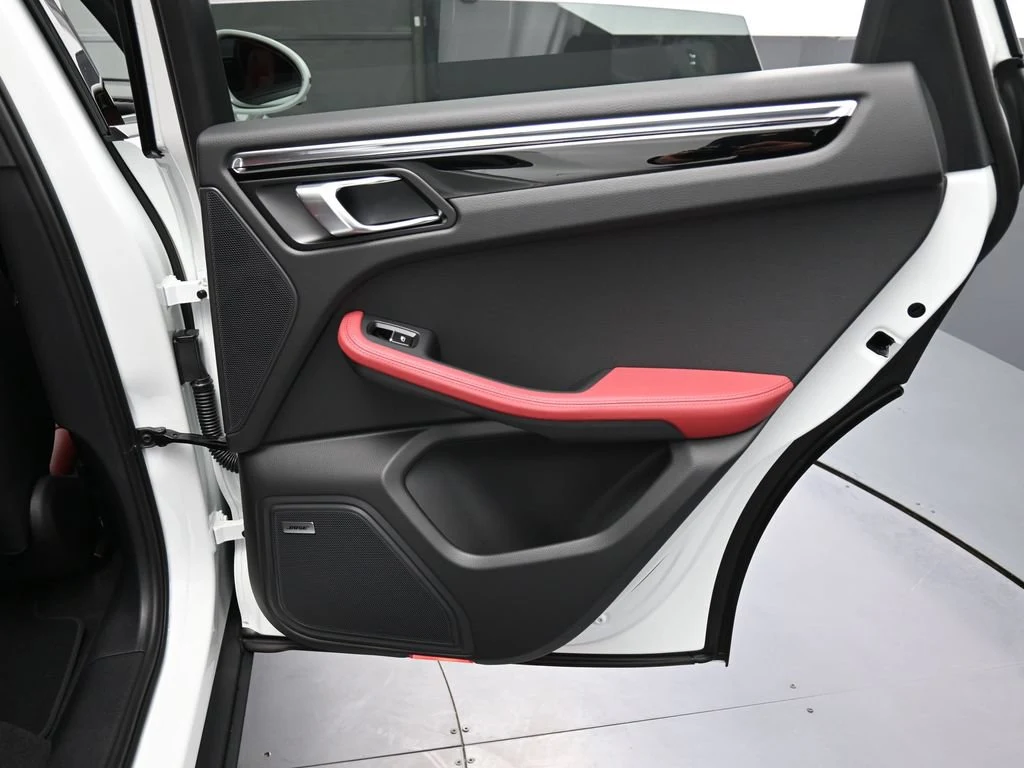 2026 Porsche Macan interior, door panel, Black/Bordeaux Red