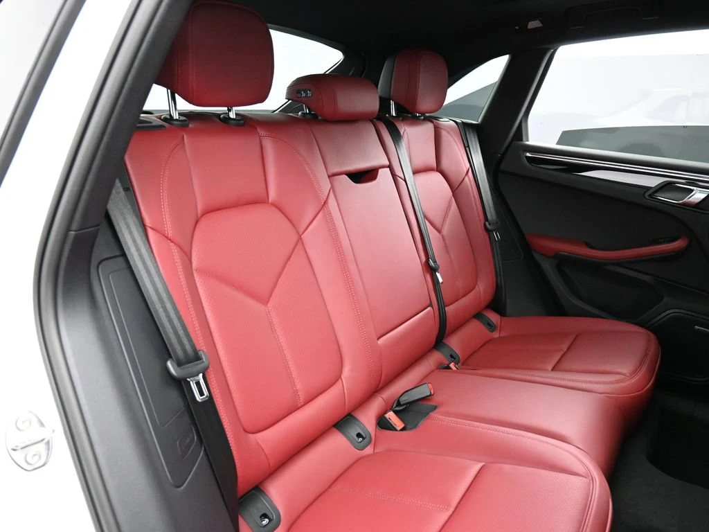 2026 Porsche Macan interior, seats, Black/Bordeaux Red