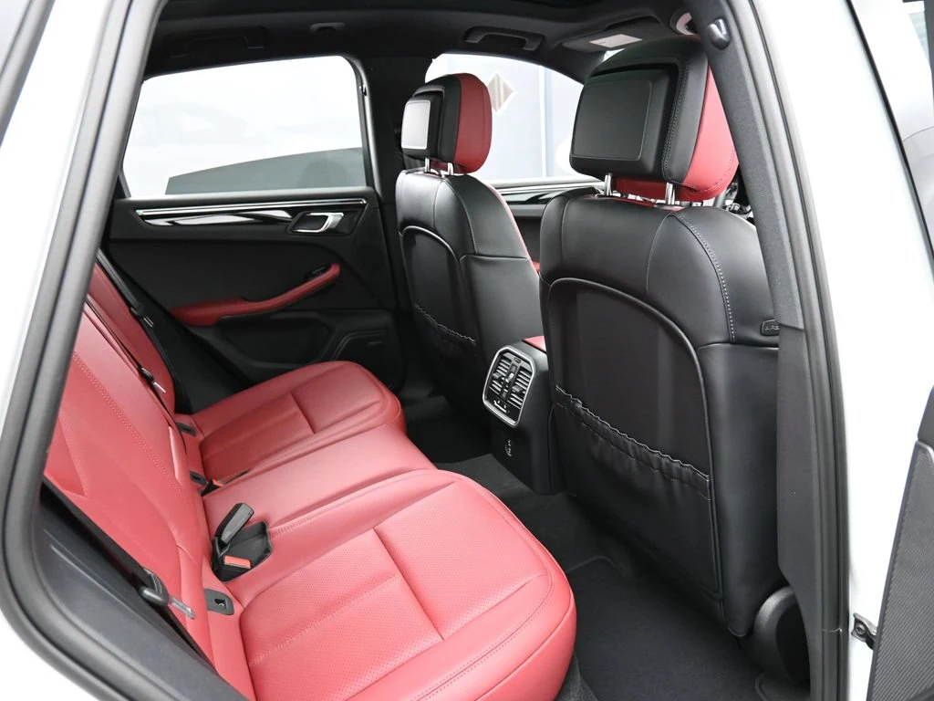 2026 Porsche Macan interior, seats, Black/Bordeaux Red