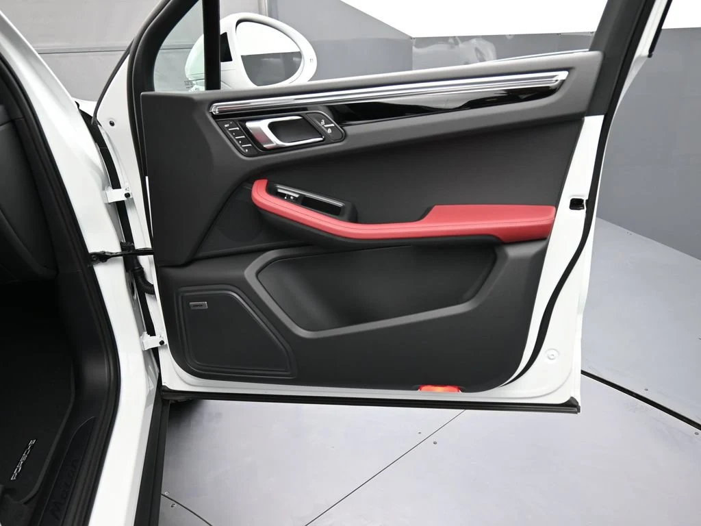 2026 Porsche Macan interior, door panel, Black/Bordeaux Red