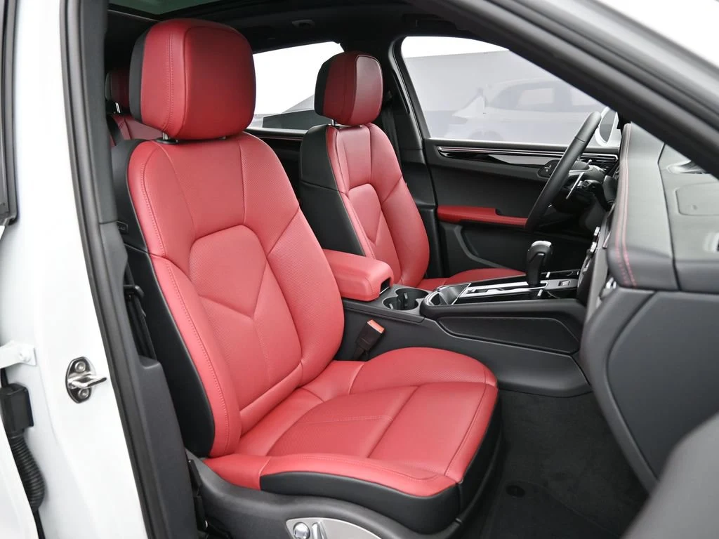2026 Porsche Macan interior, seats, Black/Bordeaux Red