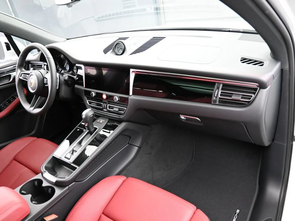 2026 Porsche Macan interior, Black/Bordeaux Red
