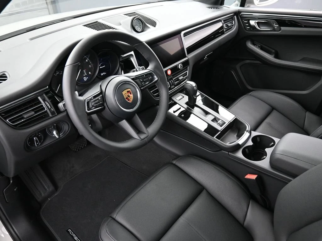 2026 Porsche Macan interior, dashboard, Black