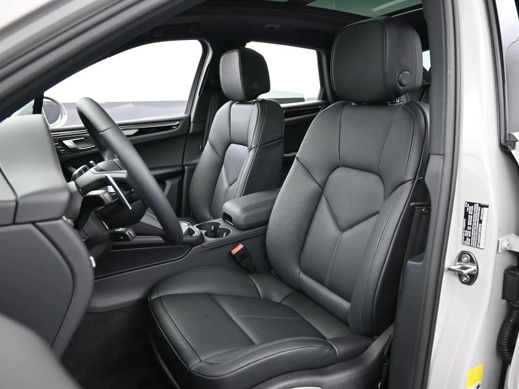 2026 Porsche Macan interior, seats, Black