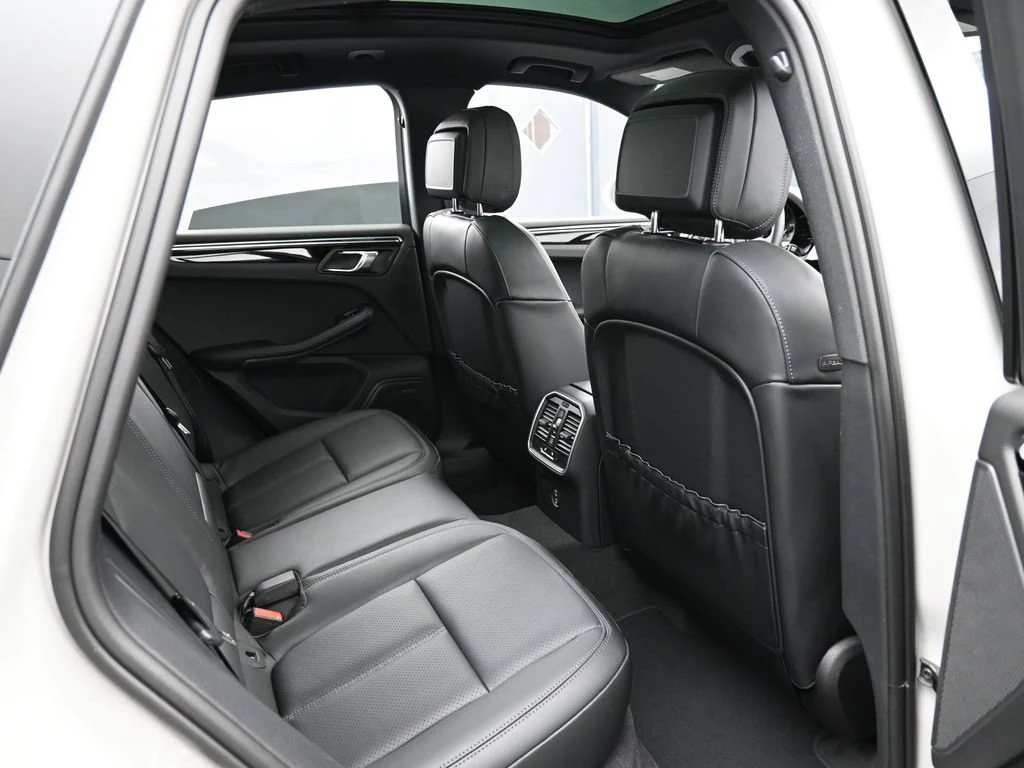 2026 Porsche Macan interior, seats, Black