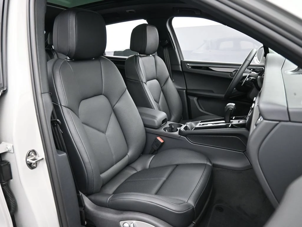 2026 Porsche Macan interior, seats, Black