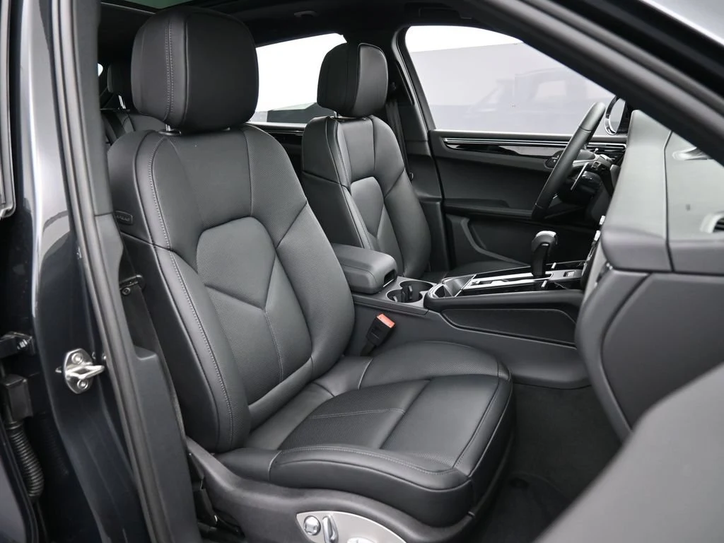 2026 Porsche Macan interior, seats, Black
