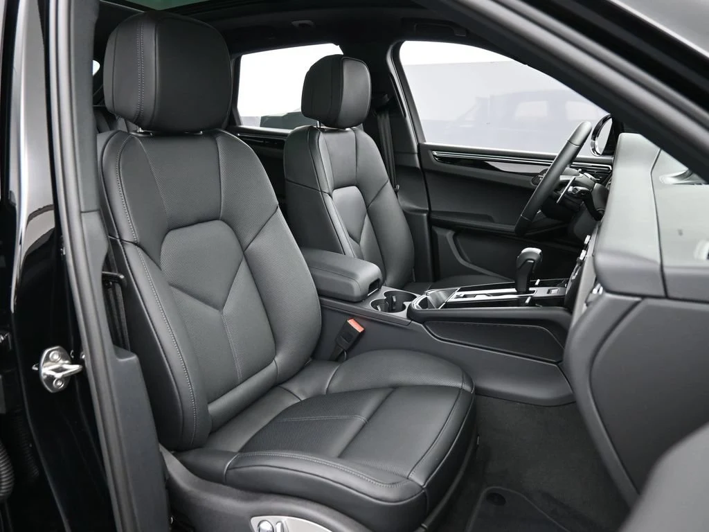 2026 Porsche Macan interior, seats, Black
