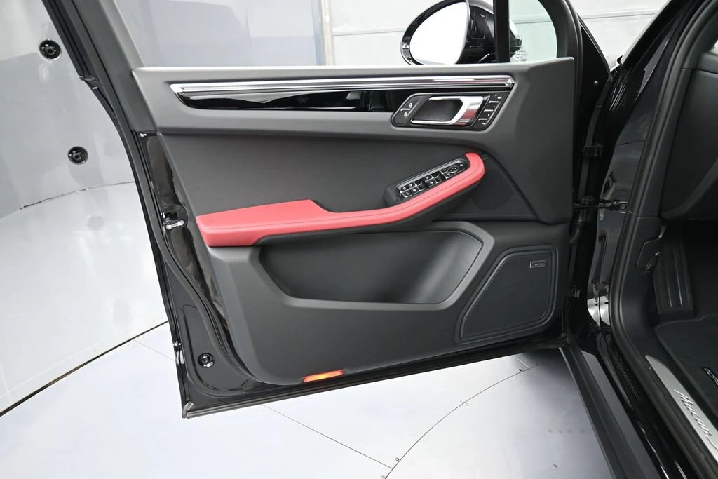 2026 Porsche Macan S interior, door panel