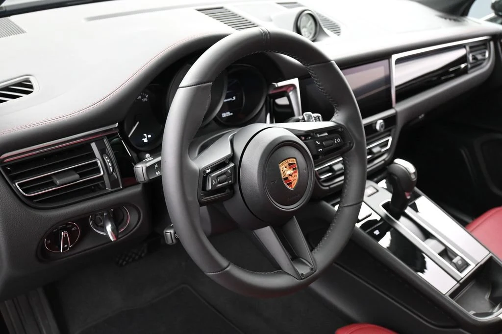 2026 Porsche Macan S interior