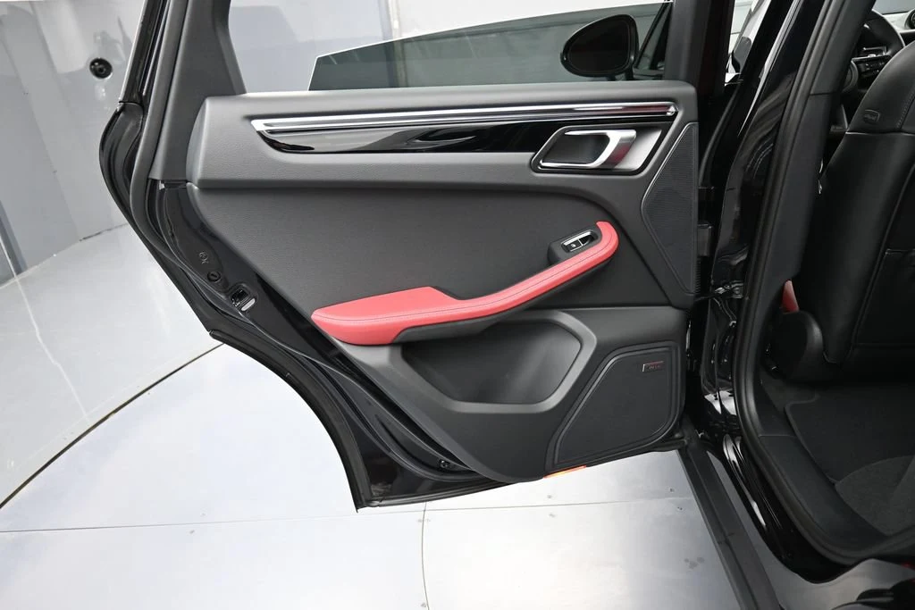 2026 Porsche Macan S interior, door panel