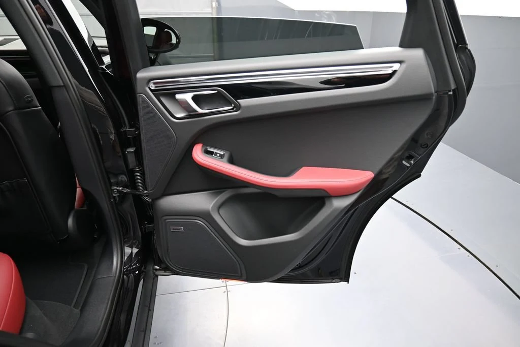 2026 Porsche Macan S interior, door panel