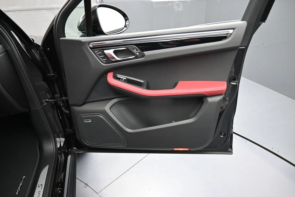 2026 Porsche Macan S interior, door panel