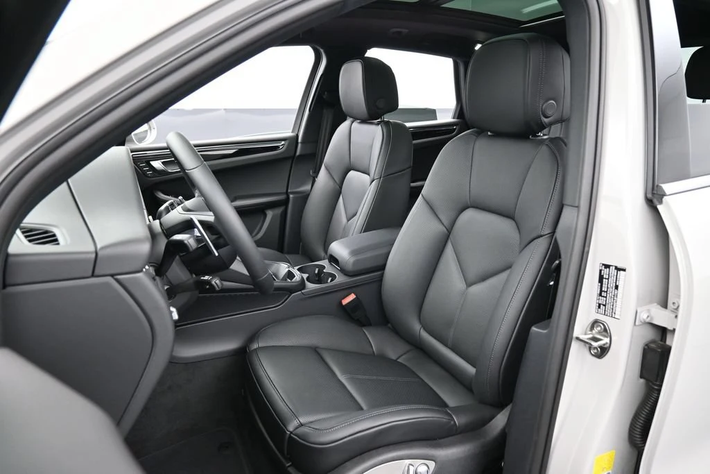 2026 Porsche Macan interior, seats, Black