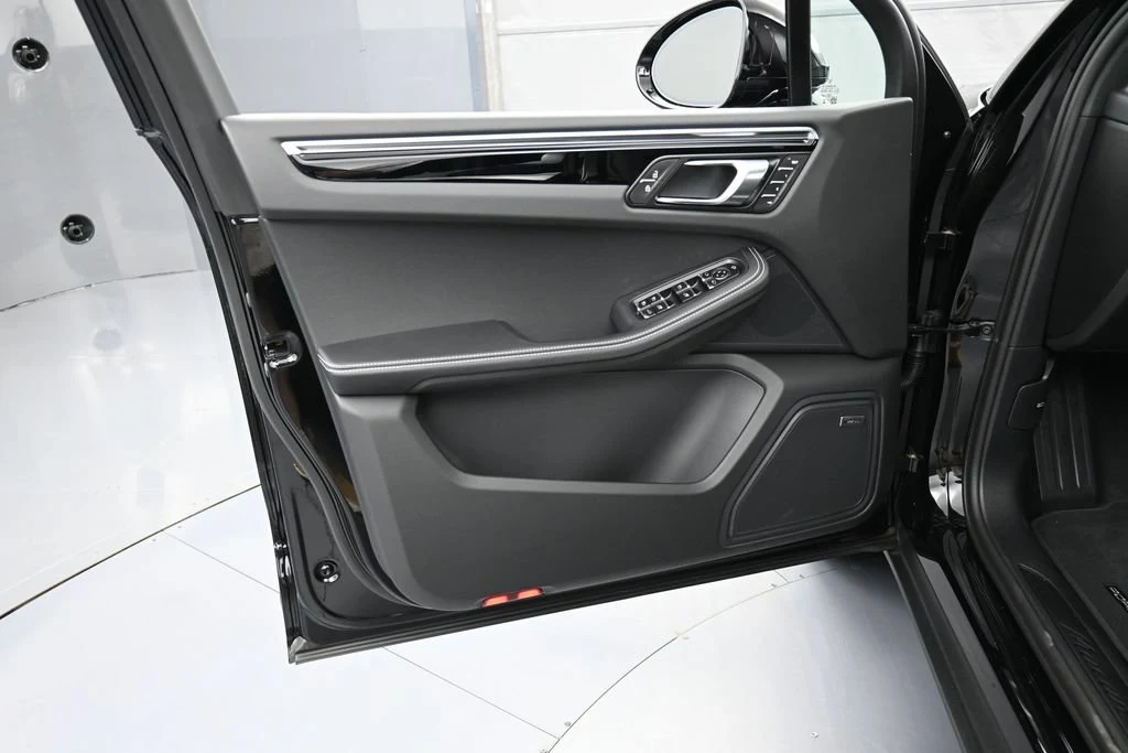2026 Porsche Macan interior, door panel, Black
