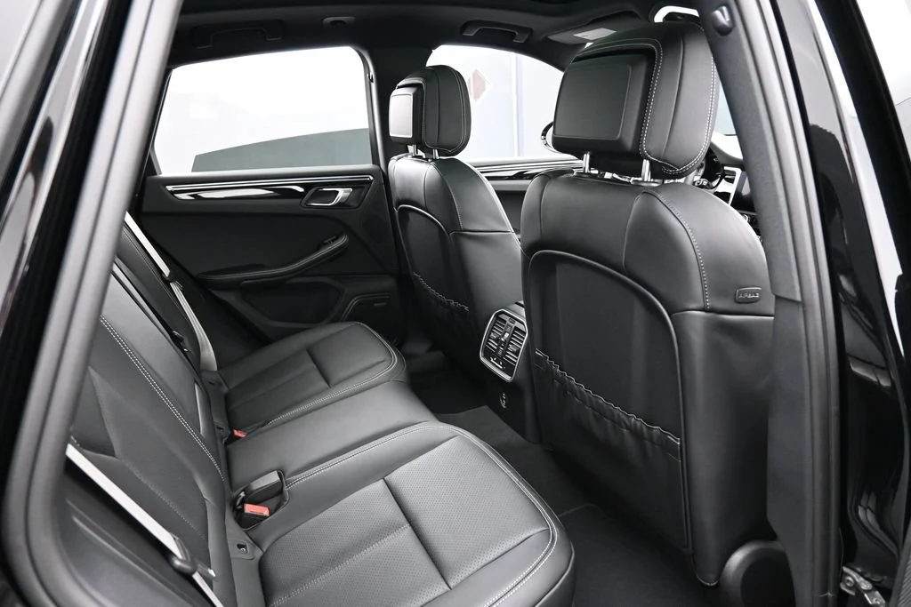 2026 Porsche Macan interior, seats, Black