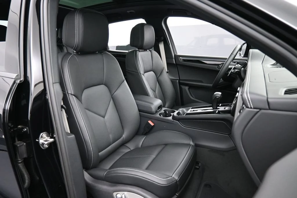 2026 Porsche Macan interior, seats, Black