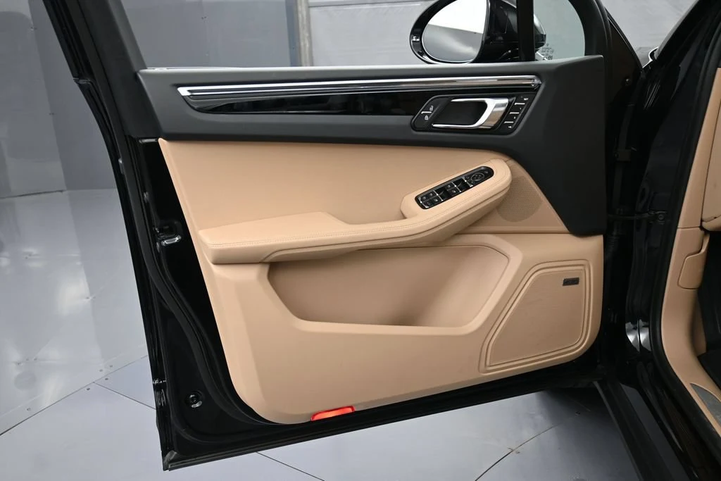 2026 Porsche Macan S interior, door panel, Black/Mojave Beige