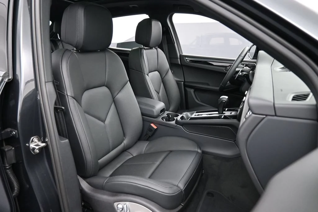 2026 Porsche Macan interior, seats, Black