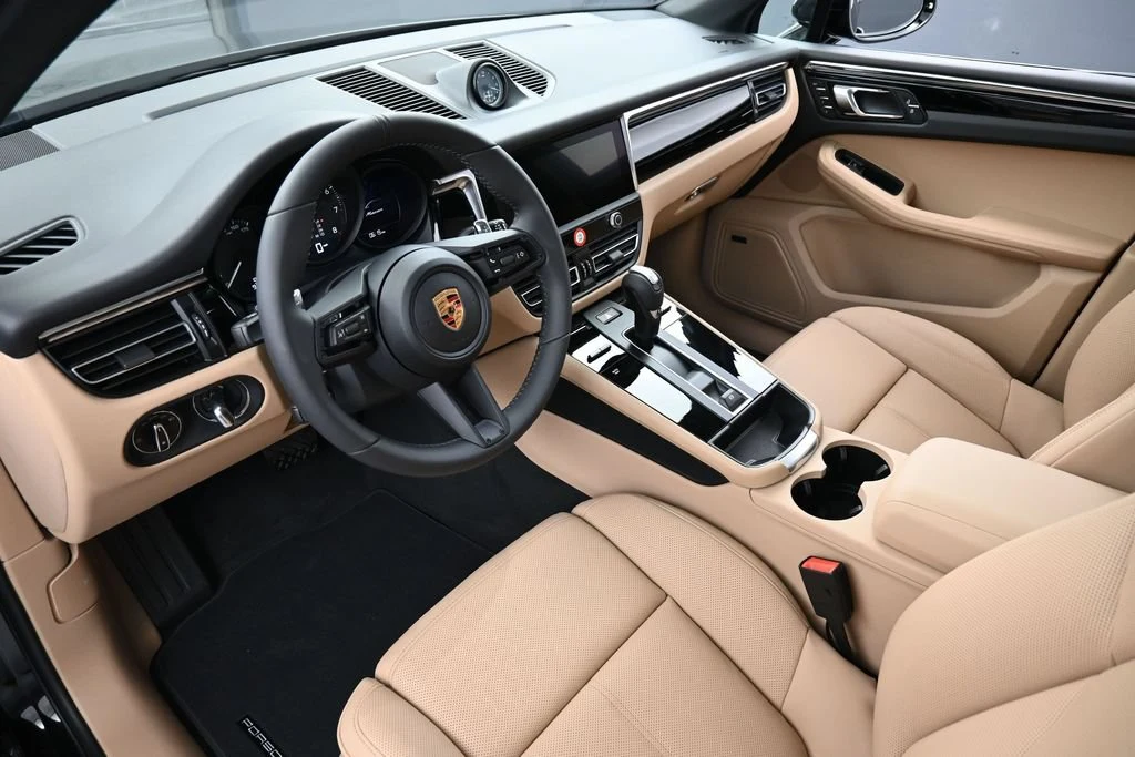 2026 Porsche Macan interior, Black/Mojave Beige