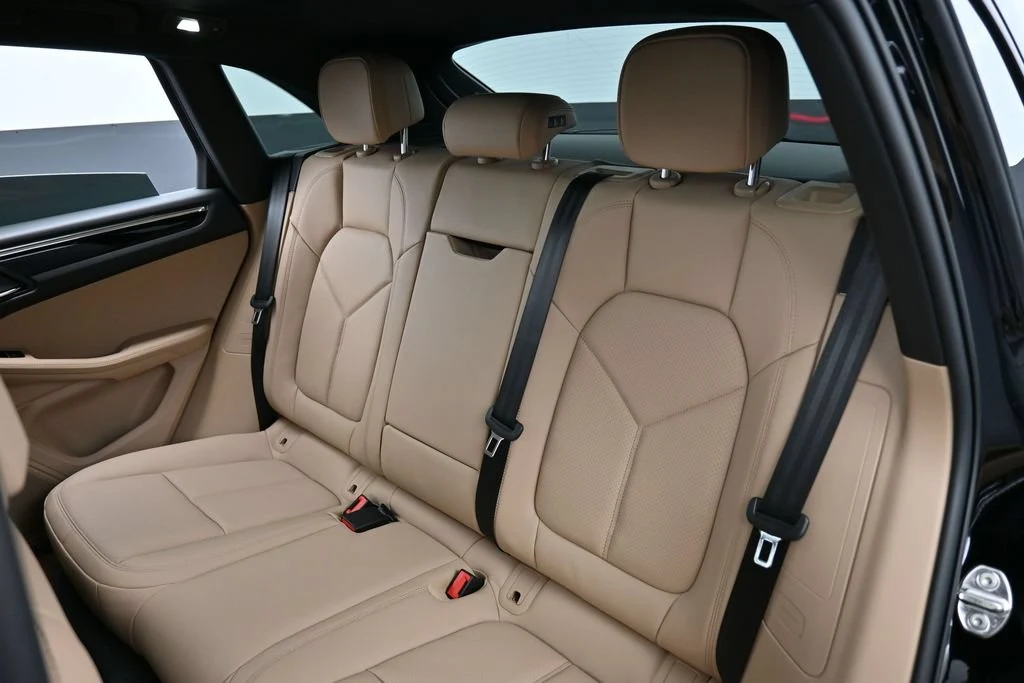 2026 Porsche Macan interior, seats, Black/Mojave Beige