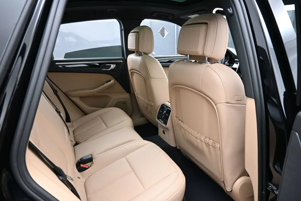 2026 Porsche Macan interior, seats, Black/Mojave Beige