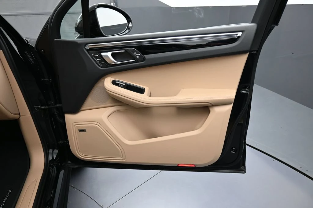 2026 Porsche Macan interior, door panel, Black/Mojave Beige