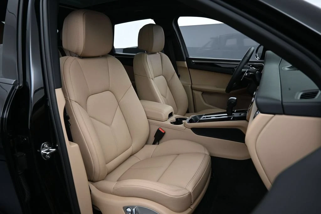 2026 Porsche Macan interior, seats, Black/Mojave Beige