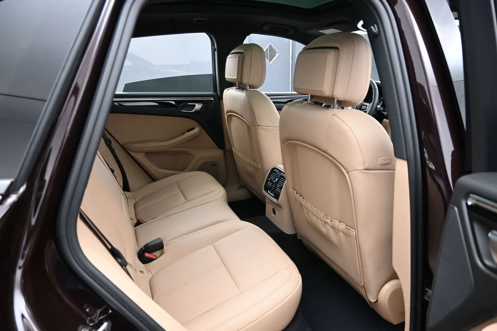 2026 Porsche Macan interior, seats, Black/Mojave Beige