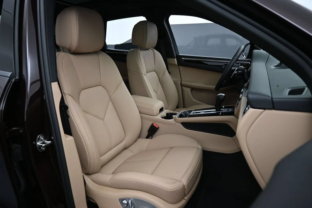2026 Porsche Macan interior, seats, Black/Mojave Beige