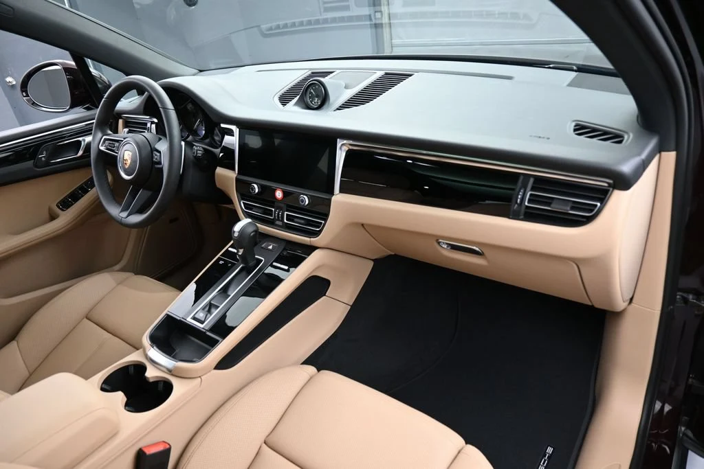 2026 Porsche Macan interior, Black/Mojave Beige